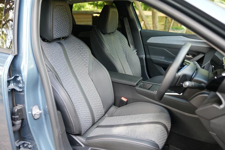 PEUGEOT 308 SW ESTATE 1.2 Hybrid 145 Allure 5dr e-DSC6